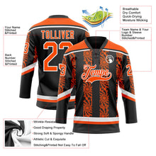 Laden Sie das Bild in den Galerie-Viewer, Uksn Individuelles Schwarz Orange-Weiß 3D-Muster abstrakte Formen Eishockey-Trikot mit Schnürkragen
