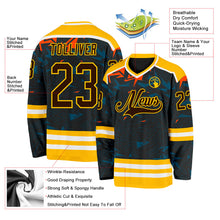 Laden Sie das Bild in den Galerie-Viewer, Uksn Individuelles Schwarz Braun Gelb Orange Blau-Weiß 3D-Muster Cyber-Mecha E-Sport Eishockey-Trikot
