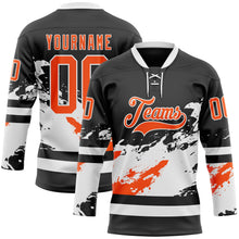 Laden Sie das Bild in den Galerie-Viewer, Uksn Individuelles Schwarz Orange-Weiß 3D-Muster abstrakte Farbkleckse Eishockey-Trikot mit Schnürkragen
