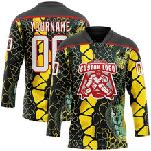 Laden Sie das Bild in den Galerie-Viewer, Uksn Individuelles Schwarz Weiß Gelb-Rot 3D-Muster Schlangenhautmuster Eishockey-Trikot mit Schnürkragen
