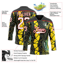 Laden Sie das Bild in den Galerie-Viewer, Uksn Individuelles Schwarz Weiß Gelb-Rot 3D-Muster Schlangenhautmuster Eishockey-Trikot mit Schnürkragen

