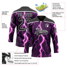 Laden Sie das Bild in den Galerie-Viewer, Uksn Individuelles Schwarz Violett Pink-Weiß 3D-Muster Blitz Eishockey-Trikot mit Schnürkragen
