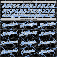 Laden Sie das Bild in den Galerie-Viewer, Uksn Individuelles Schwarz Puderblau Grau-Weiß Abstrakt Netzwerk Crackle Funktions-T-Shirt
