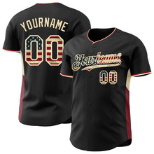 Laden Sie das Bild in den Galerie-Viewer, Uksn Individuelles Schwarz Vintage USA-Flagge Creme-Karmesinrot Klassischer Farbblock Seitenpanel-Streifen Authentisches Baseball-Trikot
