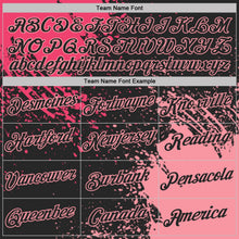 Laden Sie das Bild in den Galerie-Viewer, Uksn Individuelles Schwarz Neonpink-Mittelrosa Abstrakt Pinselstrich Funktions-T-Shirt
