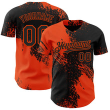 Laden Sie das Bild in den Galerie-Viewer, Uksn Individuelles Schwarz-Orange Abstrakter Pinselstrich Authentisches Baseball-Trikot
