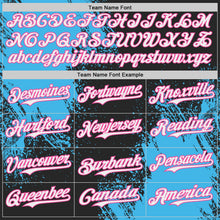 Laden Sie das Bild in den Galerie-Viewer, Uksn Individuelles Schwarz Weiß Himmelblau-Pink Abstrakter Pinselstrich Authentisches Baseball-Trikot
