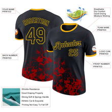 Laden Sie das Bild in den Galerie-Viewer, Uksn Individuelles Schwarz Rot-Gelb Pinselstrich Spritzer Funktions-T-Shirt
