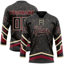 Laden Sie das Bild in den Galerie-Viewer, Uksn Individuelles Schwarz Altgold Creme-Karmesinrot Farbkleckse Streifen Eishockey-Trikot mit Schnürkragen
