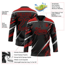 Laden Sie das Bild in den Galerie-Viewer, Uksn Individuelles Schwarz Rot-Weiß Diagonale Kratz-Pinselstriche Eishockey-Trikot mit Schnürkragen
