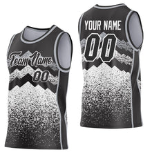 Laden Sie das Bild in den Galerie-Viewer, Uksn Individuelles Schwarz Weiß-Grau Bergspitzen-Splitter Seitenstreifen Rundhals Sublimation Basketball-Set Trikot
