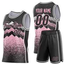 Laden Sie das Bild in den Galerie-Viewer, Uksn Individuelles Schwarz Hellrosa-Weiß Bergspitzen-Splitter Seitenstreifen Rundhals Sublimation Basketball-Set Trikot
