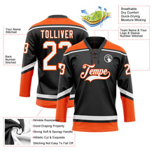 Laden Sie das Bild in den Galerie-Viewer, Uksn Individuelles Schwarz Weiß-Orange Eishockey-Trikot mit Schnürkragen
