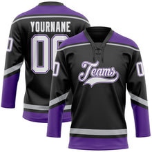 Laden Sie das Bild in den Galerie-Viewer, Uksn Individuelles Schwarz Weiß Violett-Grau Eishockey-Trikot mit Schnürkragen
