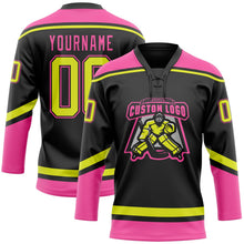 Laden Sie das Bild in den Galerie-Viewer, Uksn Individuelles Schwarz Neongelb-Pink Eishockey-Trikot mit Schnürkragen
