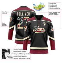 Laden Sie das Bild in den Galerie-Viewer, Uksn Individuelles Schwarz Vintage USA-Flagge Creme-Karmesinrot Eishockey-Trikot mit Schnürkragen

