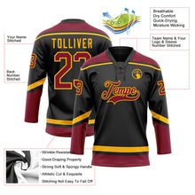 Laden Sie das Bild in den Galerie-Viewer, Uksn Individuelles Schwarz Karmesinrot-Gold Eishockey-Trikot mit Schnürkragen
