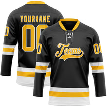 Laden Sie das Bild in den Galerie-Viewer, Uksn Individuelles Schwarz Gold-Weiß Eishockey-Trikot mit Schnürkragen
