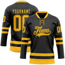 Laden Sie das Bild in den Galerie-Viewer, Uksn Individuelles Schwarz Gold Eishockey-Trikot mit Schnürkragen

