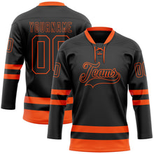 Laden Sie das Bild in den Galerie-Viewer, Uksn Individuelles Schwarz Orange Eishockey-Trikot mit Schnürkragen
