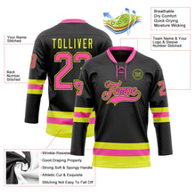 Laden Sie das Bild in den Galerie-Viewer, Uksn Individuelles Schwarz Pink-Neongelb Eishockey-Trikot mit Schnürkragen
