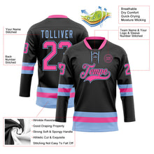 Laden Sie das Bild in den Galerie-Viewer, Uksn Individuelles Schwarz Pink-Hellblau Eishockey-Trikot mit Schnürkragen
