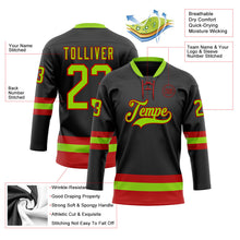 Laden Sie das Bild in den Galerie-Viewer, Uksn Individuelles Schwarz Neongrün-Rot Eishockey-Trikot mit Schnürkragen
