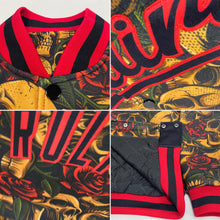 Laden Sie das Bild in den Galerie-Viewer, Uksn Individuelles Bomberjacke in Schwarz mit 3D-Totenkopf-Design mit roter Rose, Druckknopfleiste und Varsity-Letterman-Stil
