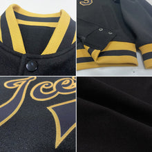 Laden Sie das Bild in den Galerie-Viewer, Uksn Individuelles Bomberjacke in Schwarz-Schwarz-Altgold mit Druckknopfleiste und Varsity-Letterman-Stil
