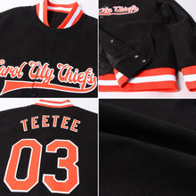 Laden Sie das Bild in den Galerie-Viewer, Uksn Individuelles Bomberjacke in Schwarz-Orange-Weiß mit Druckknopfleiste und Varsity-Letterman-Stil
