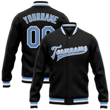 Laden Sie das Bild in den Galerie-Viewer, Uksn Individuelles Bomberjacke in Schwarz-Hellblau-Weiß mit Druckknopfleiste und Varsity-Letterman-Stil
