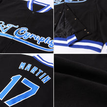 Laden Sie das Bild in den Galerie-Viewer, Uksn Individuelles Bomberjacke in Schwarz-Royalblau-Weiß mit Druckknopfleiste und Varsity-Letterman-Stil
