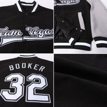 Laden Sie das Bild in den Galerie-Viewer, Uksn Individuelles Bomberjacke in Schwarz-Weiß-Grau mit Druckknopfleiste, Zweifarben-Design und Varsity-Letterman-Stil
