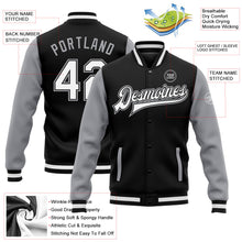 Laden Sie das Bild in den Galerie-Viewer, Uksn Individuelles Bomberjacke in Schwarz-Weiß-Grau mit Druckknopfleiste, Zweifarben-Design und Varsity-Letterman-Stil
