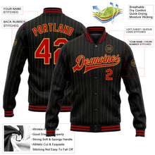 Laden Sie das Bild in den Galerie-Viewer, Uksn Individuelles Bomberjacke in Schwarz mit altgoldfarbenen Nadelstreifen in Rot, Druckknopfleiste und Varsity-Letterman-Stil
