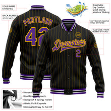 Laden Sie das Bild in den Galerie-Viewer, Uksn Individuelles Bomberjacke in Schwarz mit goldenen Nadelstreifen in Violett-Weiß, Druckknopfleiste und Varsity-Letterman-Stil
