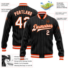 Laden Sie das Bild in den Galerie-Viewer, Uksn Individuelles Bomberjacke in Schwarz mit weißen Nadelstreifen in Orange, Druckknopfleiste und Varsity-Letterman-Stil
