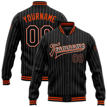 Laden Sie das Bild in den Galerie-Viewer, Uksn Individuelles Bomberjacke in Schwarz mit weißen Nadelstreifen in Orange, Druckknopfleiste und Varsity-Letterman-Stil

