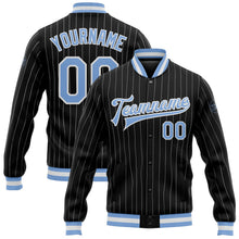 Laden Sie das Bild in den Galerie-Viewer, Uksn Individuelles Bomberjacke in Schwarz mit weißen Nadelstreifen in Hellblau, Druckknopfleiste und Varsity-Letterman-Stil
