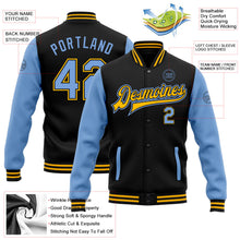 Laden Sie das Bild in den Galerie-Viewer, Uksn Individuelles Bomberjacke in Schwarz-Hellblau-Gold mit Druckknopfleiste, Zweifarben-Design und Varsity-Letterman-Stil
