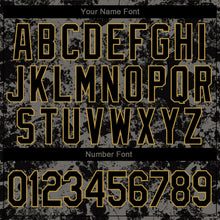 Laden Sie das Bild in den Galerie-Viewer, Uksn Individuelles Bomberjacke in Schwarz-Altgold mit 3D-Totenkopf-Design, Druckknopfleiste und Varsity-Letterman-Stil
