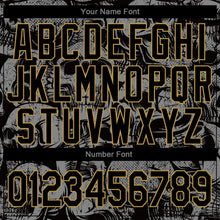 Laden Sie das Bild in den Galerie-Viewer, Uksn Individuelles Bomberjacke in Schwarz-Altgold mit 3D-Totenkopf-Design, Druckknopfleiste und Varsity-Letterman-Stil
