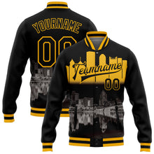 Laden Sie das Bild in den Galerie-Viewer, Uksn Individuelles Bomberjacke in Schwarz-Gold mit 3D-Pittsburgh-Pennsylvania-City-Edition, Druckknopfleiste und Varsity-Letterman-Stil
