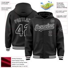 Laden Sie das Bild in den Galerie-Viewer, Uksn Individuelles Bomberjacke in Schwarz-Weiß mit Druckknopfleiste, Kapuze und Varsity-Letterman-Stil
