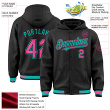 Laden Sie das Bild in den Galerie-Viewer, Uksn Individuelles Bomberjacke in Schwarz-Pink-Aqua mit Druckknopfleiste, Kapuze und Varsity-Letterman-Stil
