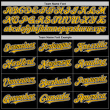 Laden Sie das Bild in den Galerie-Viewer, Uksn Individuelles Bomberjacke in Schwarz-Gold-Weiß mit Druckknopfleiste, Kapuze und Varsity-Letterman-Stil
