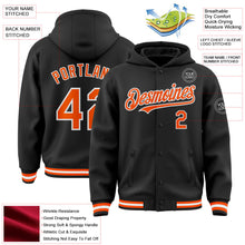 Laden Sie das Bild in den Galerie-Viewer, Uksn Individuelles Bomberjacke in Schwarz-Orange-Weiß mit Druckknopfleiste, Kapuze und Varsity-Letterman-Stil
