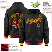 Laden Sie das Bild in den Galerie-Viewer, Uksn Individuelles Bomberjacke in Schwarz-Karmesinrot-Gold mit Druckknopfleiste, Kapuze und Varsity-Letterman-Stil
