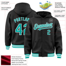 Laden Sie das Bild in den Galerie-Viewer, Uksn Individuelles Bomberjacke in Schwarz-Aqua-Weiß mit Druckknopfleiste, Kapuze und Varsity-Letterman-Stil
