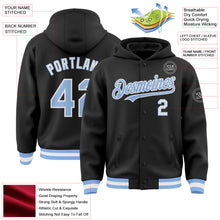 Laden Sie das Bild in den Galerie-Viewer, Uksn Individuelles Bomberjacke in Schwarz-Hellblau-Weiß mit Druckknopfleiste, Kapuze und Varsity-Letterman-Stil
